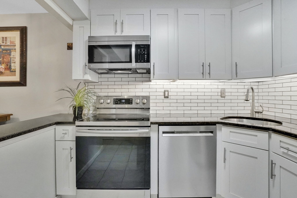 555 Russell Road, Unit U A3 Westfield, MA 01085 - Photo 6 of 32 Gallery Image 6