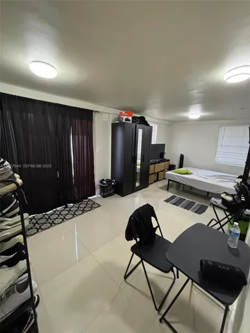 a view of a livingroom with furniture