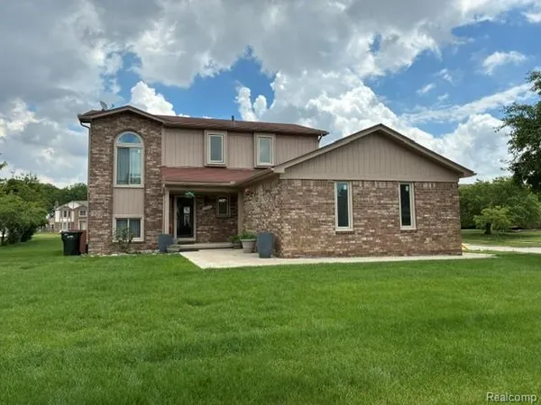 $379,000 | 35616 Drake Drive, Sterling Heights, MI 48310