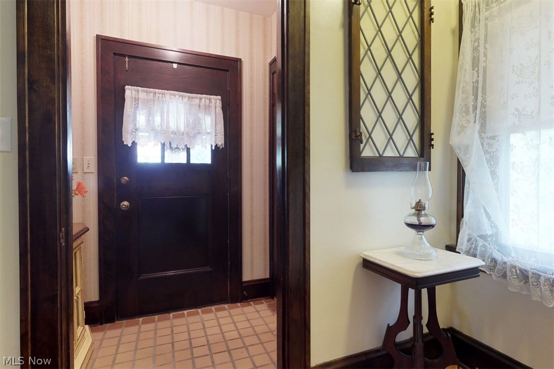 5180 Eastover Road Cleveland, OH 44124 - Photo 4 of 34