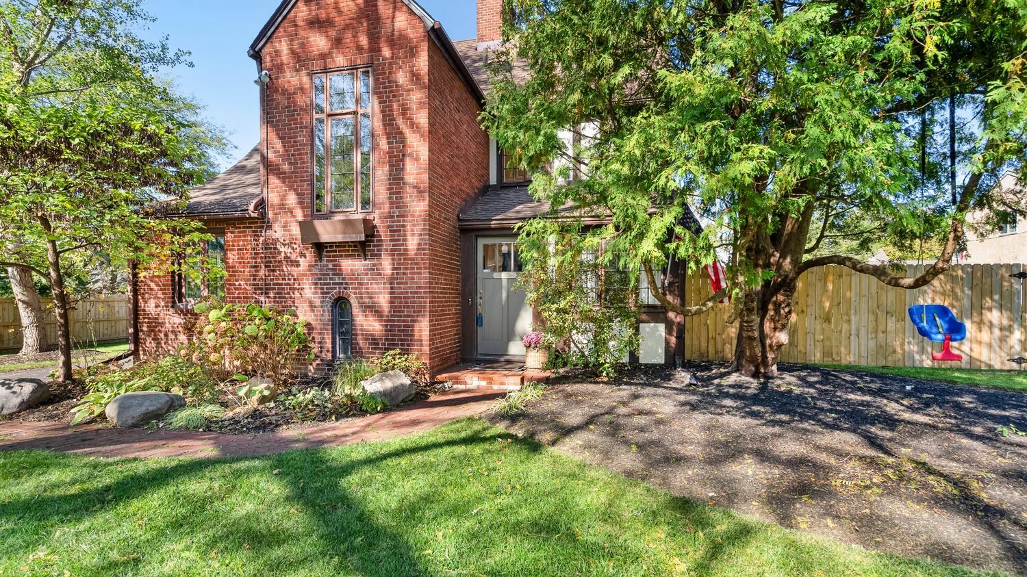 2460 Dover Road Columbus, OH 43209 - Photo 7 of 75 7. 2460 Dover Rd Columbus-7
