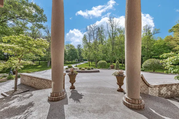 $1,190,000 | 22905 Grove Wood Lane, Cold Spring, MN 56320