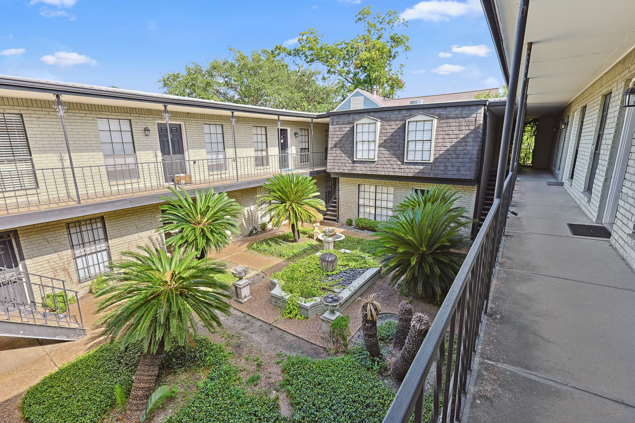 3402 Garrott Street, Unit 15 Houston, TX 77006 - Photo 13 of 17 front view of a house with a yard