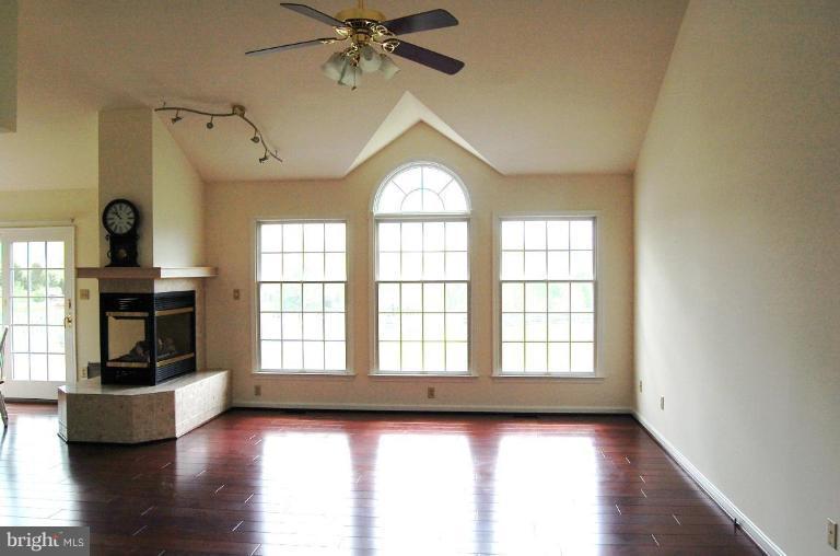 13301 Jimtown Road Thurmont, MD 21788 - Photo 18 of 30 Living Room #2