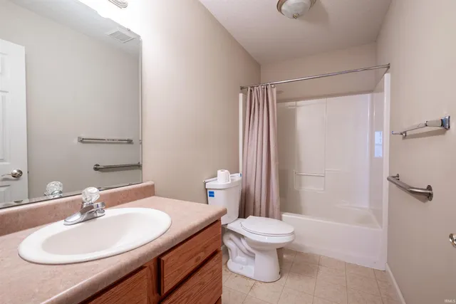 3926 Ravens Cove Run, Fort Wayne, IN 46818