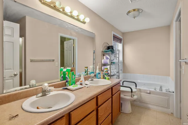 3926 Ravens Cove Run, Fort Wayne, IN 46818