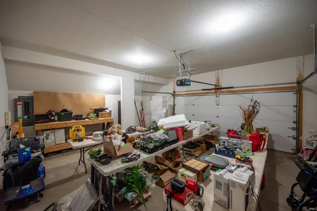 3926 Ravens Cove Run, Fort Wayne, IN 46818