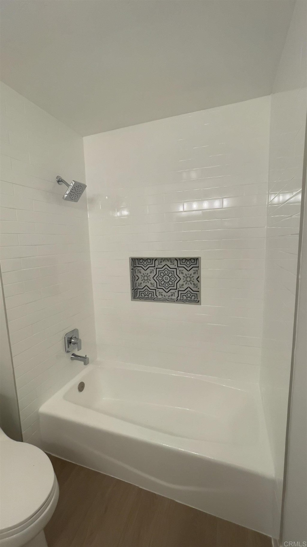 2159 Shire Drive El Cajon, CA 92019 - Photo 9 of 18 a bathroom with a bathtub and a toilet