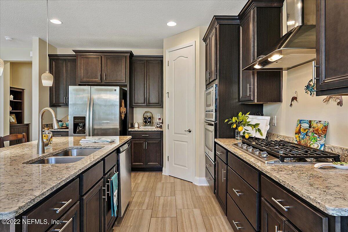 655 Sternwheel Drive St. Johns, FL 32259 - Photo 10 of 42 Kitchen