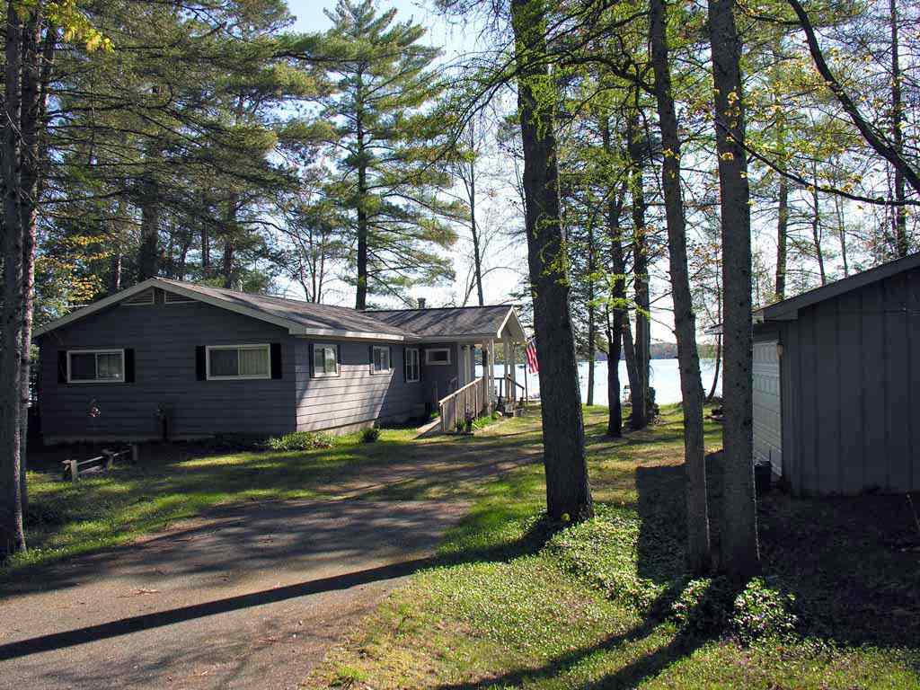 672 Lakewood Road Traverse City, MI 49685 - Photo 38 of 48 1832088-37.JPG
