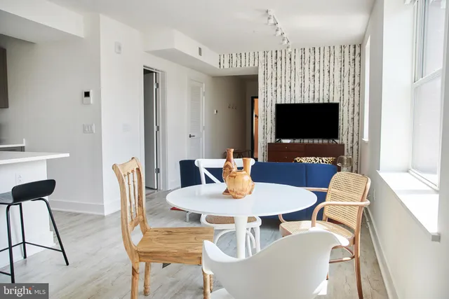 $2,100 | 816 Potomac Avenue Southeast, Unit 306, Washington, DC 20003