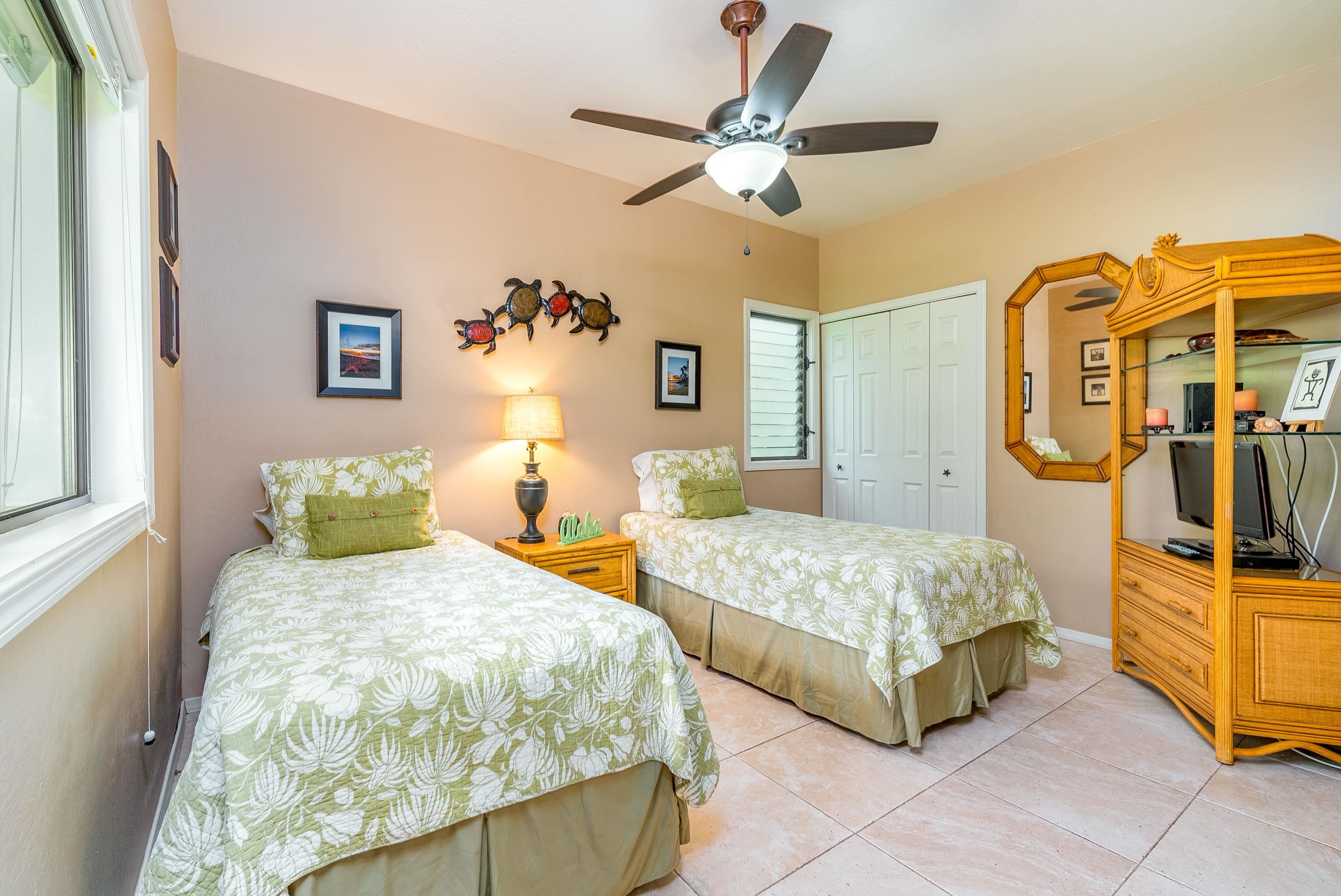 4440 Lower Honoapiilani Road, Unit 154 Lahaina, HI 96761 - Photo 16 of 32 a bedroom with double bed and a chandelier