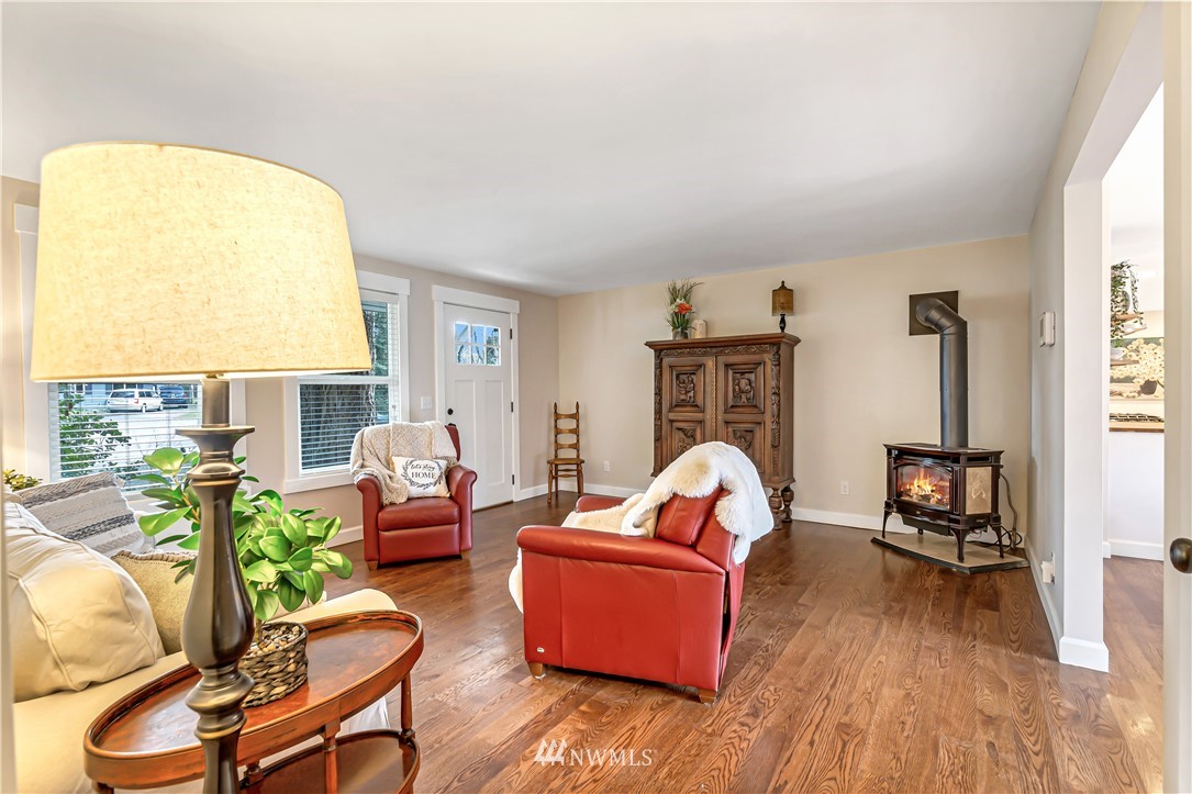 608 212th Street Southwest Bothell, WA 98021 - Photo 2 of 21