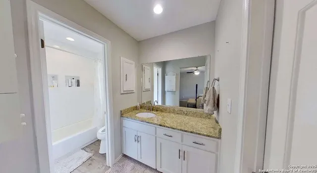 $2,000 | 323 Cardinal Drive, New Braunfels, TX 78130