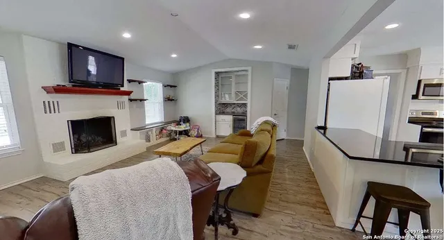 $2,000 | 323 Cardinal Drive, New Braunfels, TX 78130