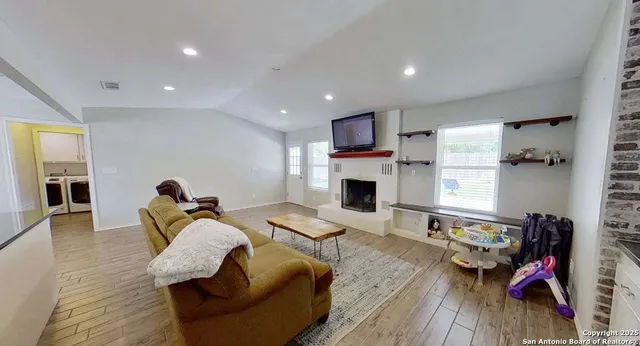 $2,000 | 323 Cardinal Drive, New Braunfels, TX 78130