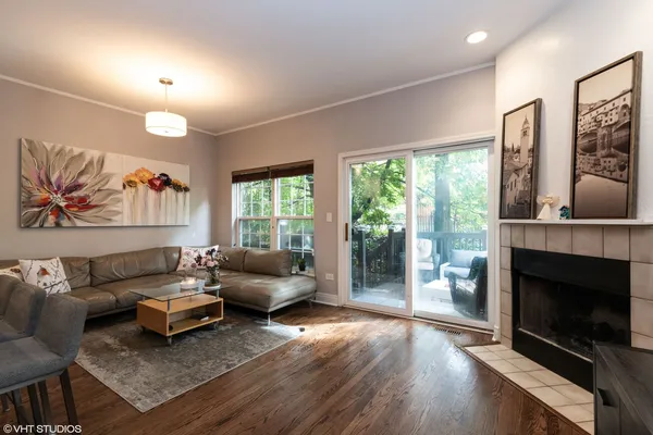 $460,000 | 3801 North Milwaukee Avenue, Unit C, Chicago, IL 60641