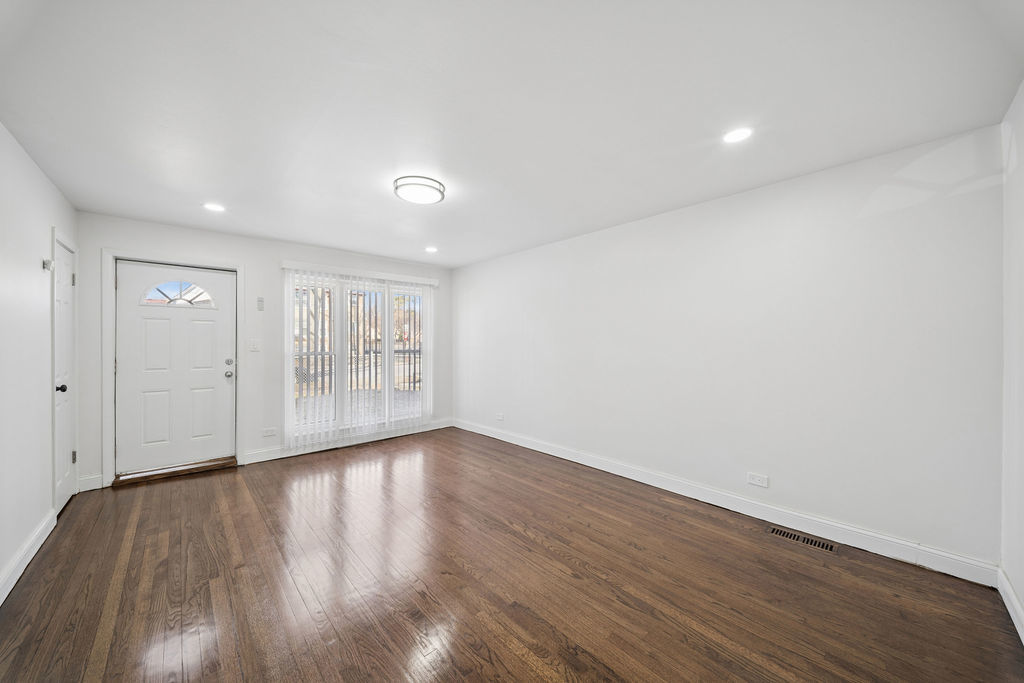 9505 South Peoria Street Chicago, IL 60643 - Photo 2 of 14