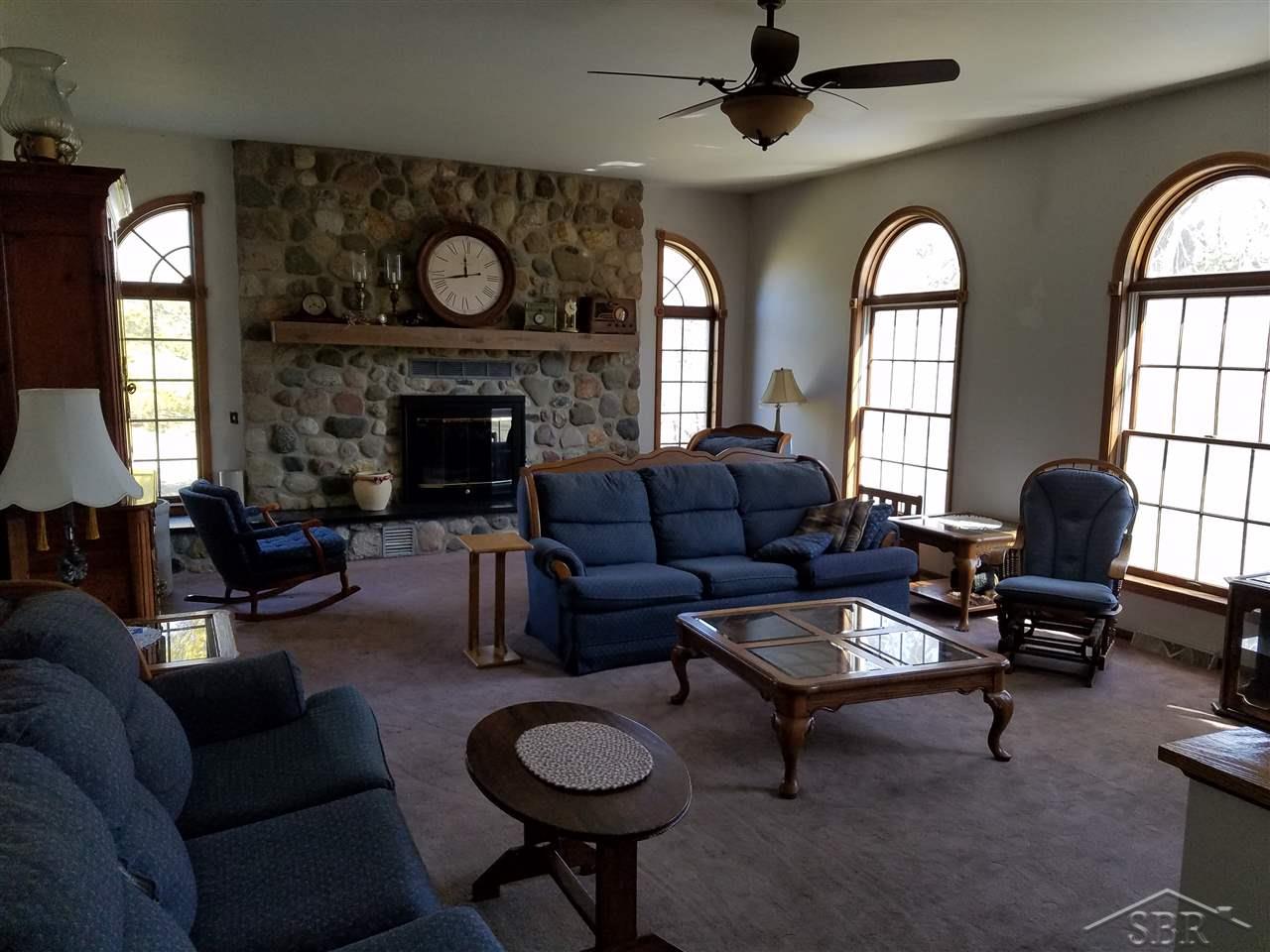 3149 Vandekarr Road Owosso, MI 48867 - Photo 11 of 24 31315495-10.JPG