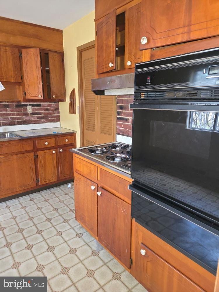 2034 Cherry Court Edgewood, MD 21040 - Photo 8 of 38 a kitchen with stainless steel appliances granite countertop a stove a sink and a microwave