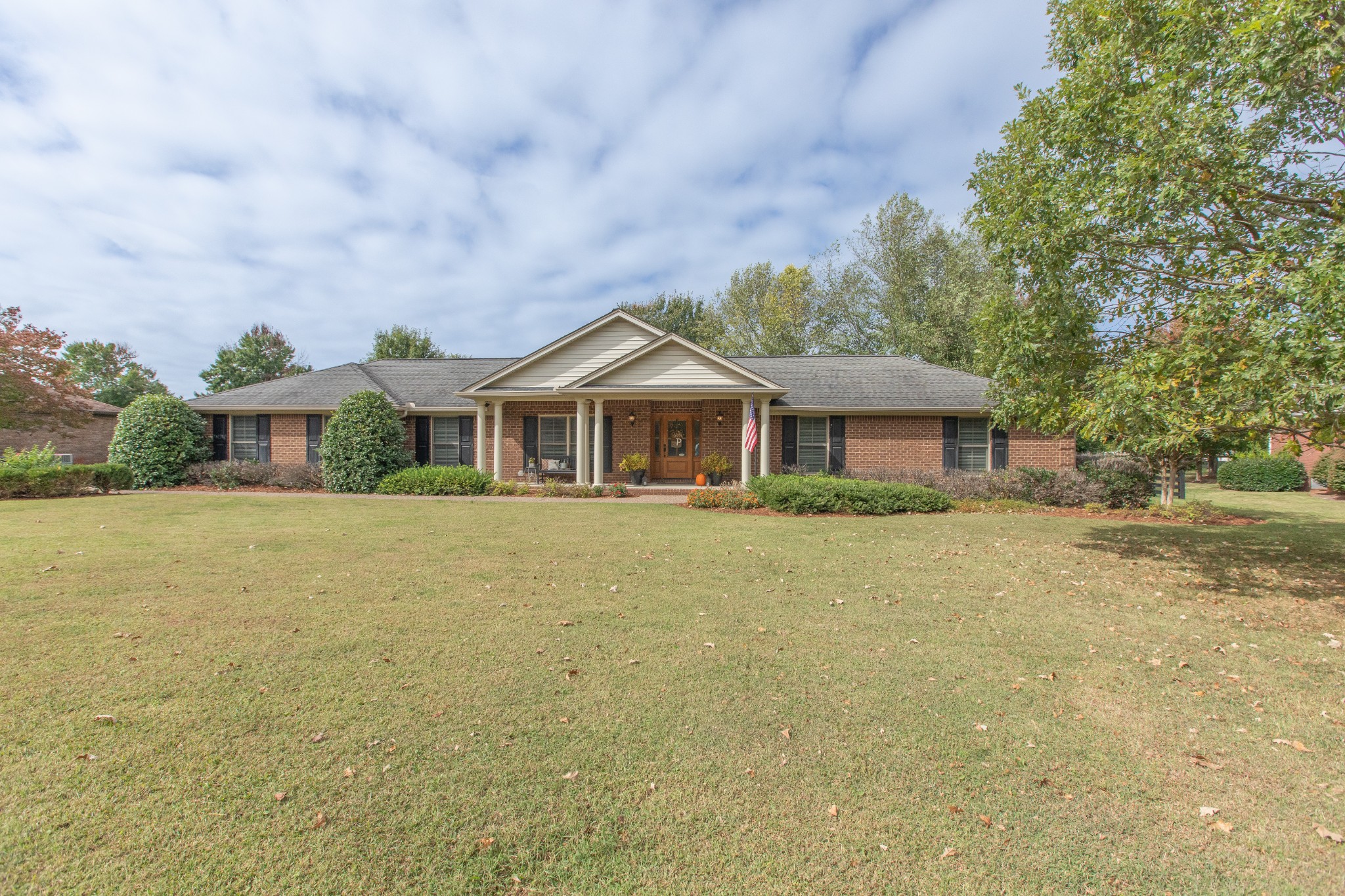 2013 Stratford Road Murfreesboro, TN 37129 - Photo 41 of 46 a front view of house with yard and green space