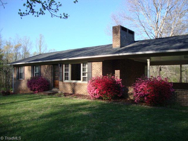 220 Thunder Road Boomer, NC 28606 - Photo 2 of 28 Front View