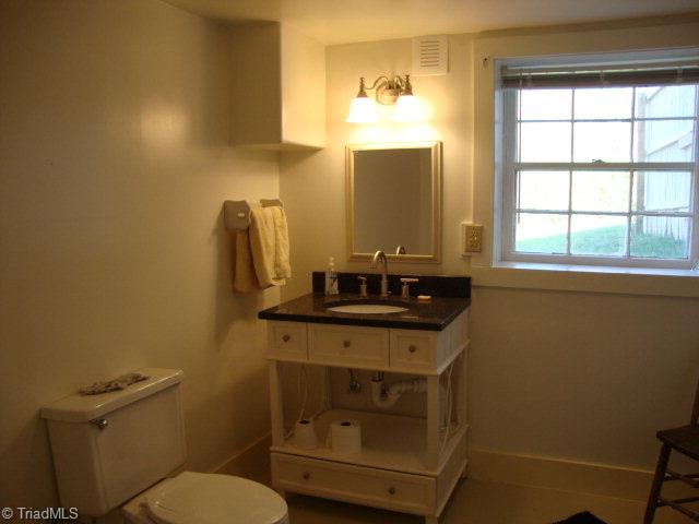 220 Thunder Road Boomer, NC 28606 - Photo 19 of 28 Apartment bathroom