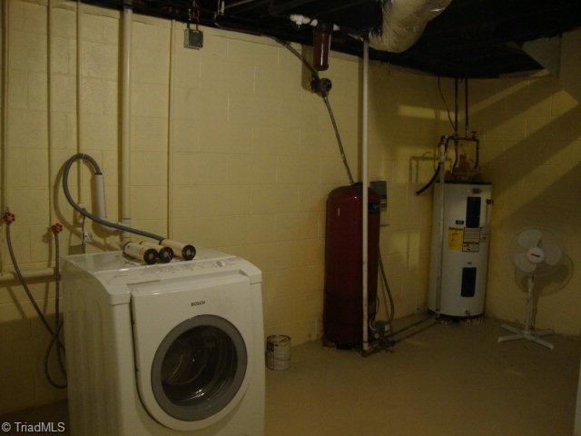 220 Thunder Road Boomer, NC 28606 - Photo 21 of 28 Apartment laundry