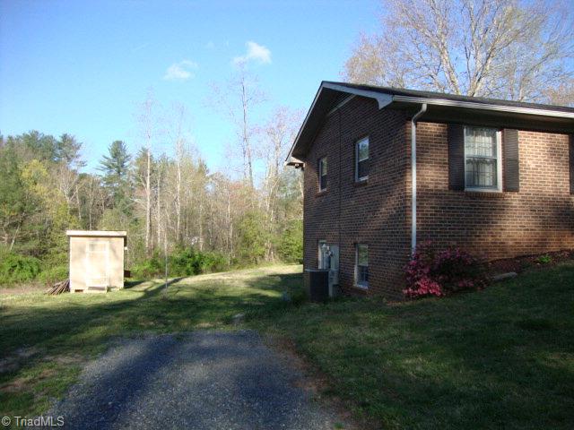 220 Thunder Road Boomer, NC 28606 - Photo 22 of 28 Side Entrance