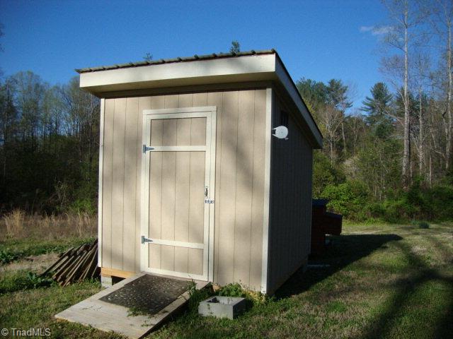 220 Thunder Road Boomer, NC 28606 - Photo 25 of 28 Storage building