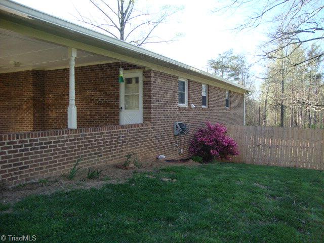 220 Thunder Road Boomer, NC 28606 - Photo 26 of 28 Back of House