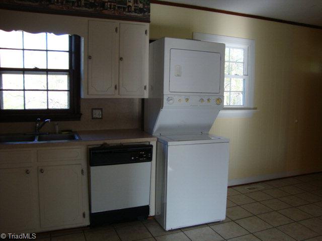 220 Thunder Road Boomer, NC 28606 - Photo 6 of 28 Kitchen