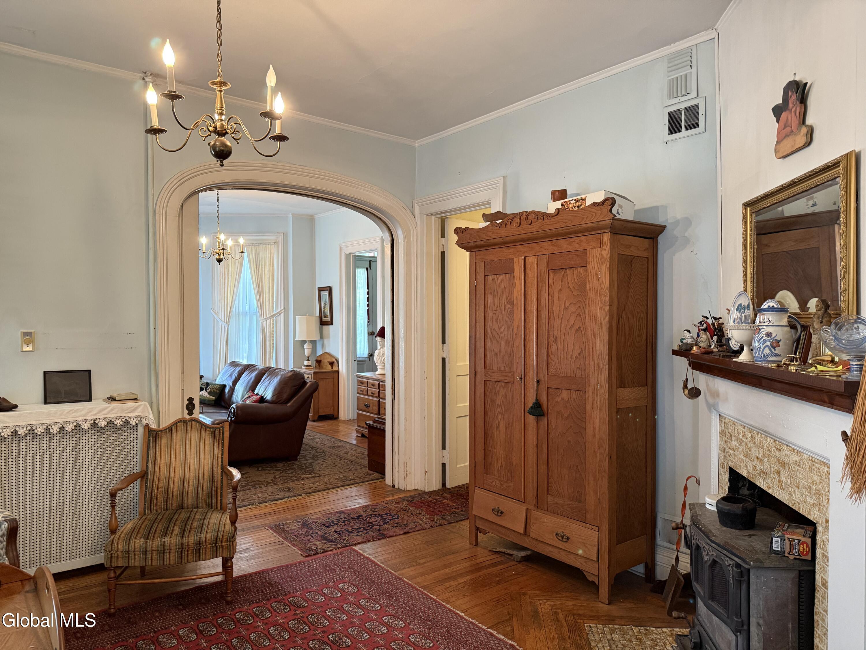 822 Union Street Schenectady, NY 12308 - Photo 4 of 39 IMG_4626