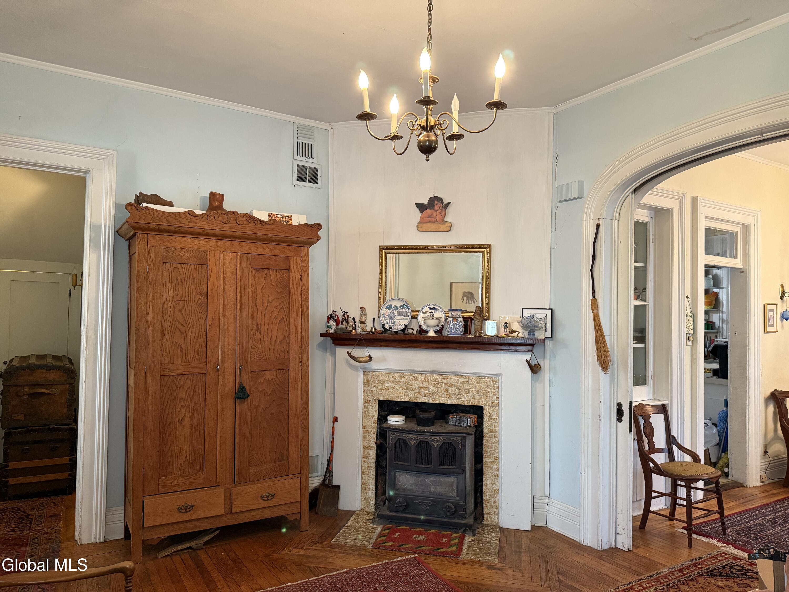 822 Union Street Schenectady, NY 12308 - Photo 6 of 39 IMG_4624