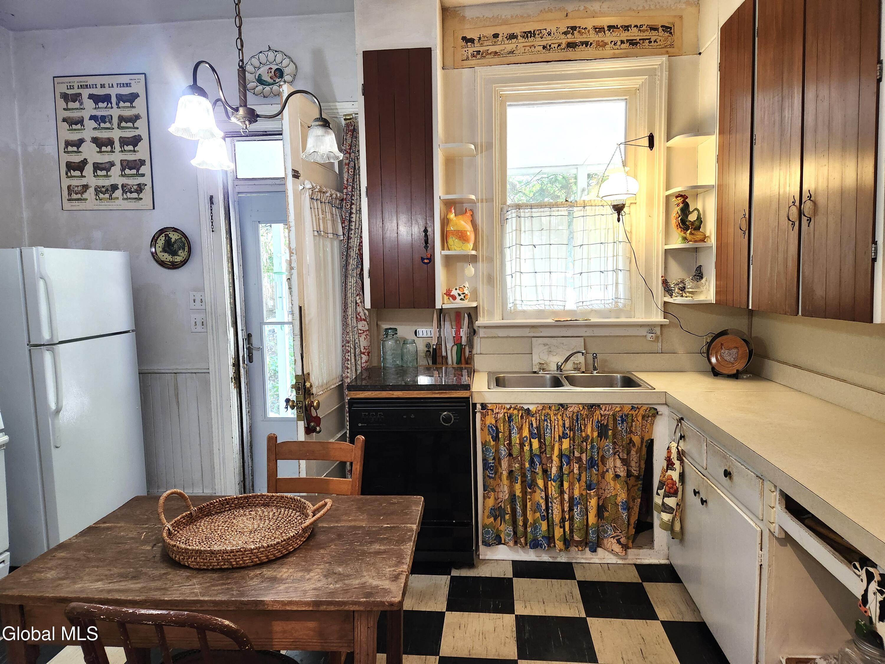 822 Union Street Schenectady, NY 12308 - Photo 9 of 39 1000029896