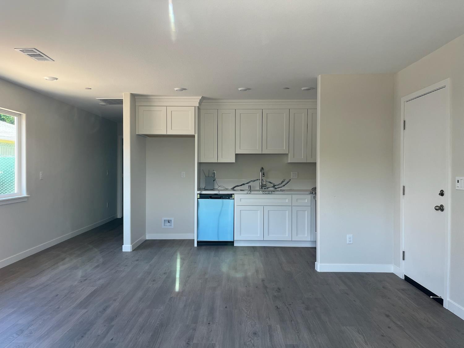 929 West 6th Street, Unit 2 Merced, CA 95341 - Photo 3 of 7
