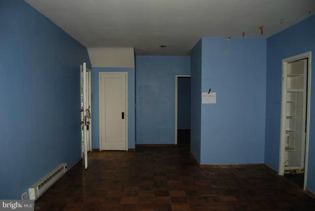 3312 Gunston Road, Unit 73033 Alexandria, VA 22302 - Photo 13 of 15 Entry and Living area