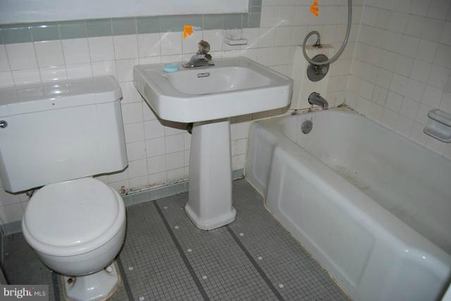 3312 Gunston Road, Unit 73033 Alexandria, VA 22302 - Photo 14 of 15 Bath