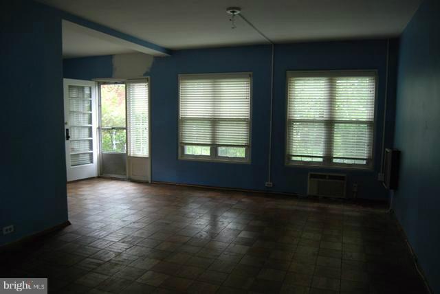 3312 Gunston Road, Unit 73033 Alexandria, VA 22302 - Photo 6 of 15 Living Room