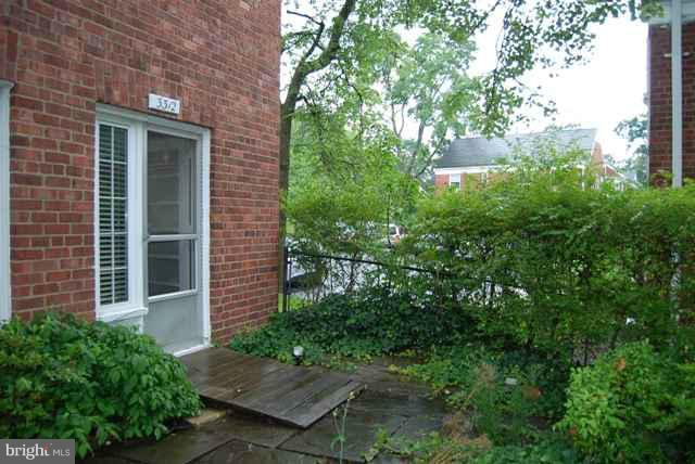 3312 Gunston Road, Unit 73033 Alexandria, VA 22302 - Photo 9 of 15 Backyard
