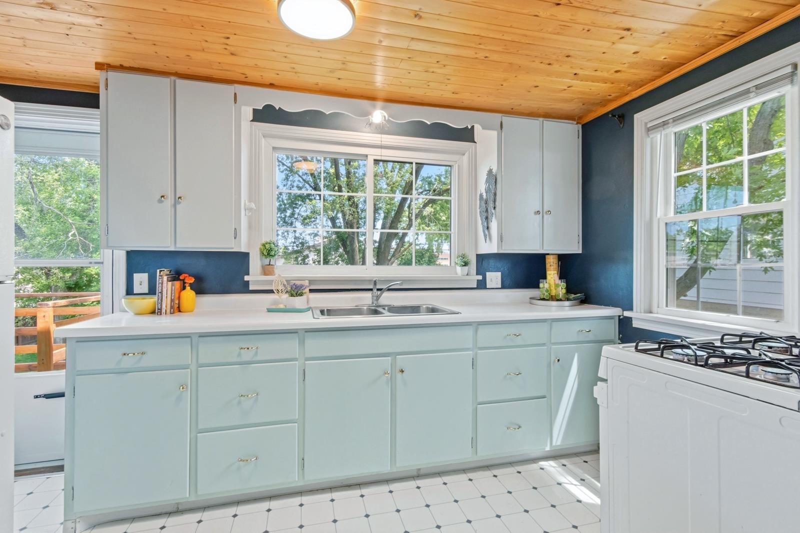 4711 Camden Road Madison, WI 53716 - Photo 10 of 39