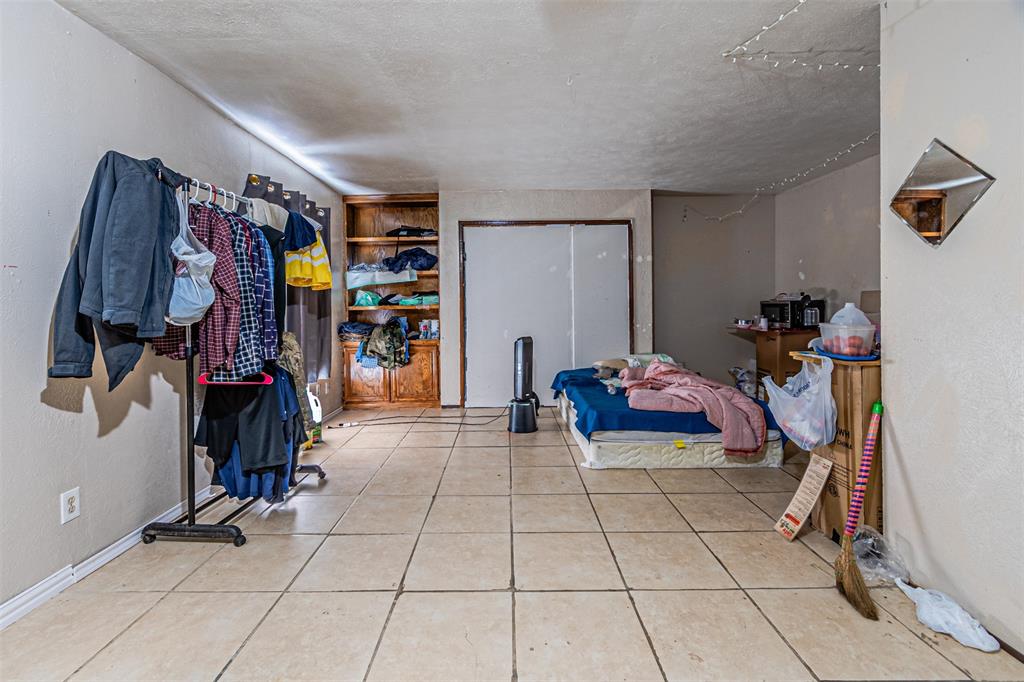 10315 Red Elm Road Dallas, TX 75243 - Photo 22 of 34 a view of a room with gym equipment