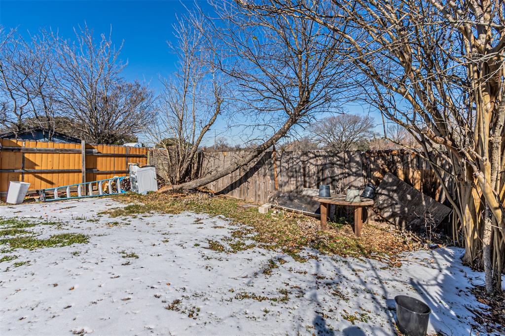10315 Red Elm Road Dallas, TX 75243 - Photo 27 of 34 a backyard of a house with large trees