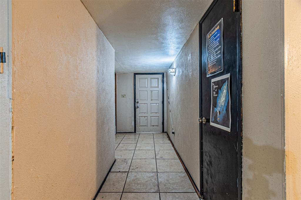 10315 Red Elm Road Dallas, TX 75243 - Photo 5 of 34