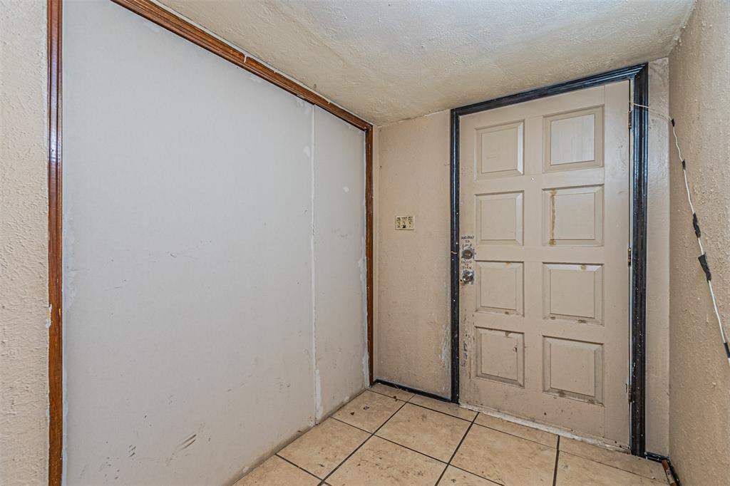 10315 Red Elm Road Dallas, TX 75243 - Photo 6 of 34 a view of empty room