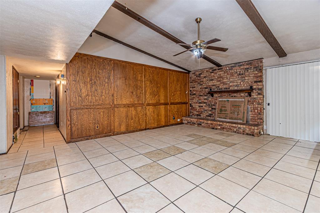 10315 Red Elm Road Dallas, TX 75243 - Photo 8 of 34 a view of a livingroom with an empty space and a ceiling fan