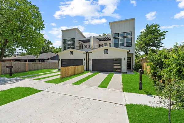 a front view of house with yard