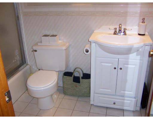 21 5th Avenue, Unit 21 Watertown, MA 02472 - Photo 8 of 15 a bathroom with a toilet and a sink