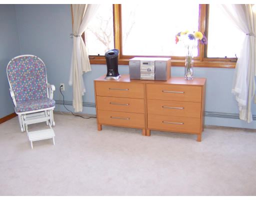 21 5th Avenue, Unit 21 Watertown, MA 02472 - Photo 10 of 15 a room with furniture and window