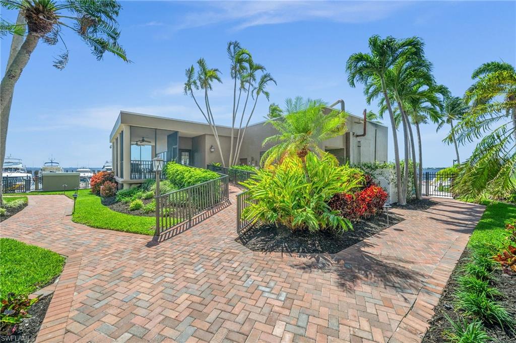 1900 Virginia Avenue, Unit 902 Fort Myers, FL 33901 - Photo 29 of 41 a view of a garden with a potted plants